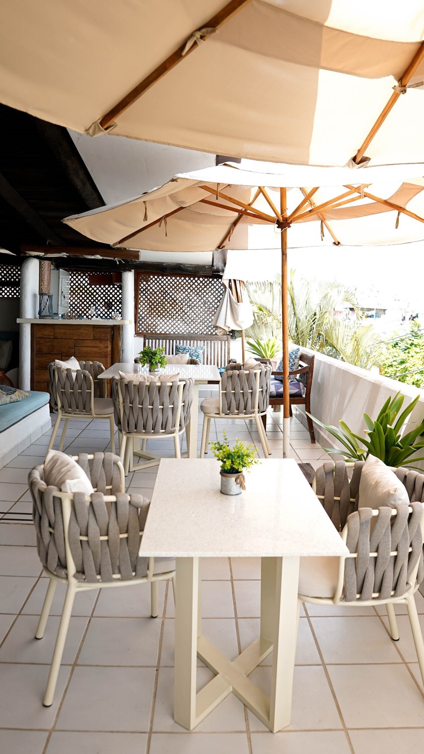 casa-turquesa-terraza-comedor-3